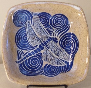 Stonware bowl, sgraffito carved dragonfly design