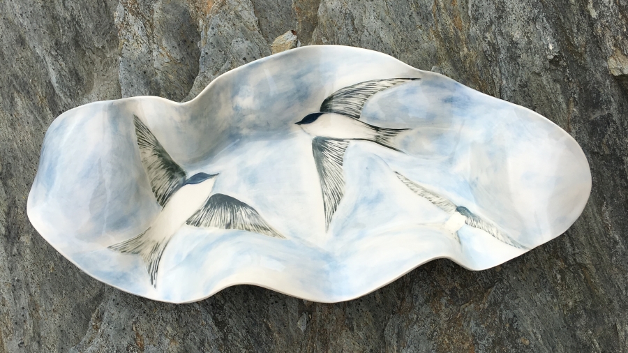 Stoneware bowl, sgraffito carved design of swallows in flight